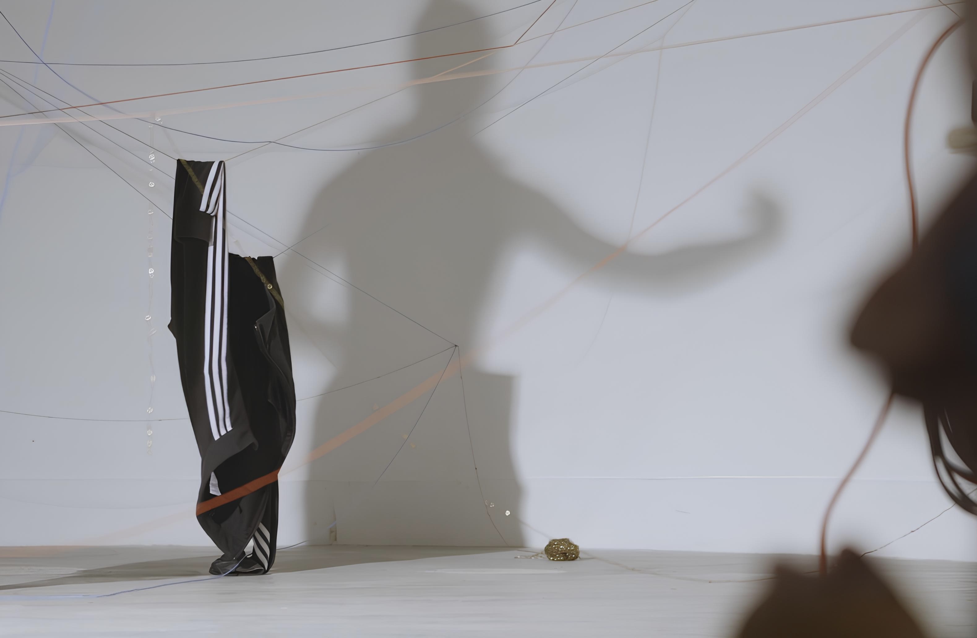 AYA + TOLI - topologie de la maladresse