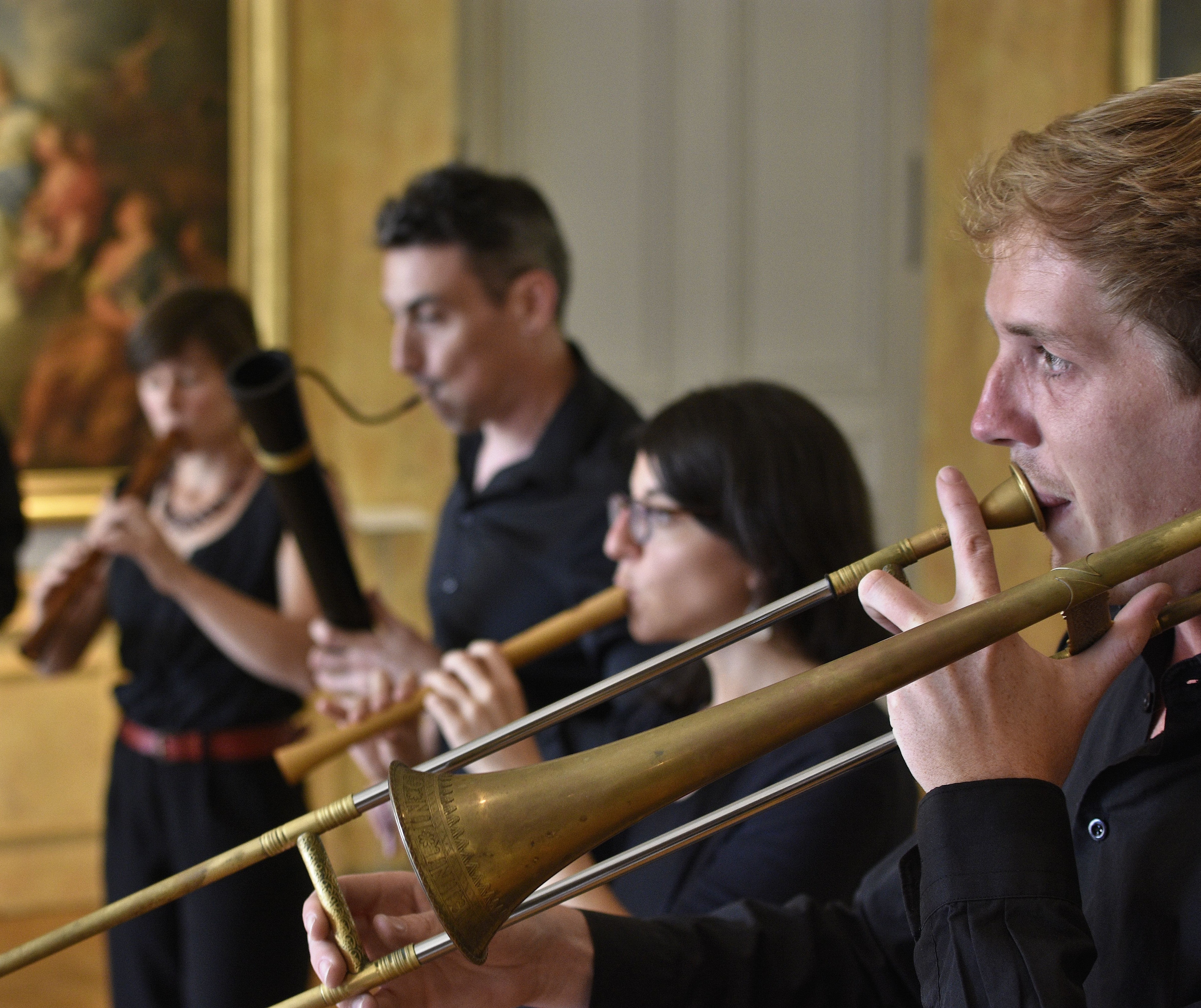 Workshop on exploring antique brass instruments